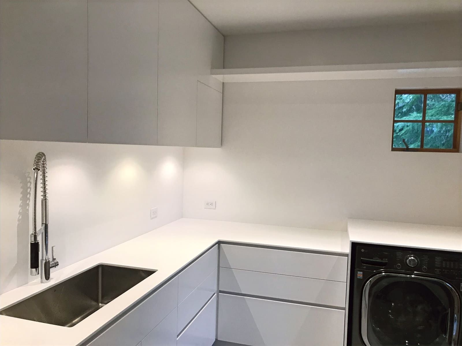 Solid surface kitchen installation
